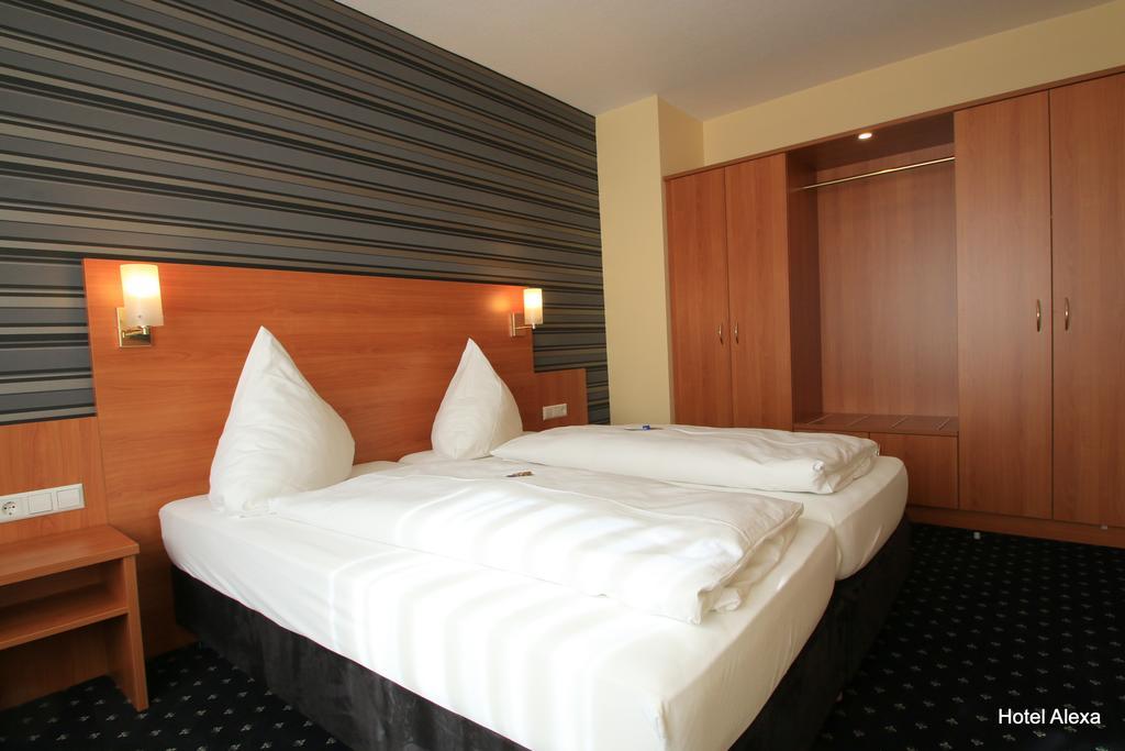 Hotel Alexa Бад-Мергентхайм Экстерьер фото